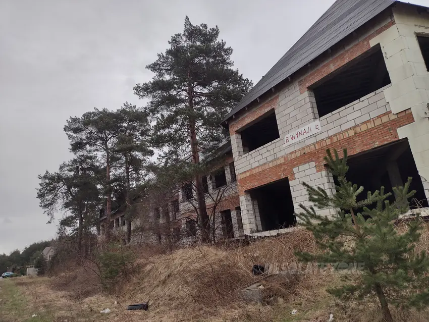 Opuszczony zajazd/hotel, Gaj